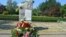 Piatră comemorativă pe locul unde va fi ridicat la Chişinău Monumentul Victimelor Deportărilor. 
