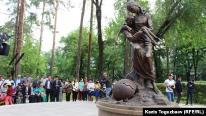 8 наурызда Комиде өгіздің көзін ұрды Балериналардың порно видеолары