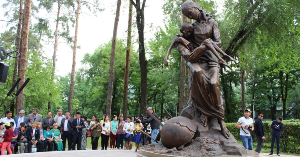 Әдемі, сүйкімді брюнеткамен порно