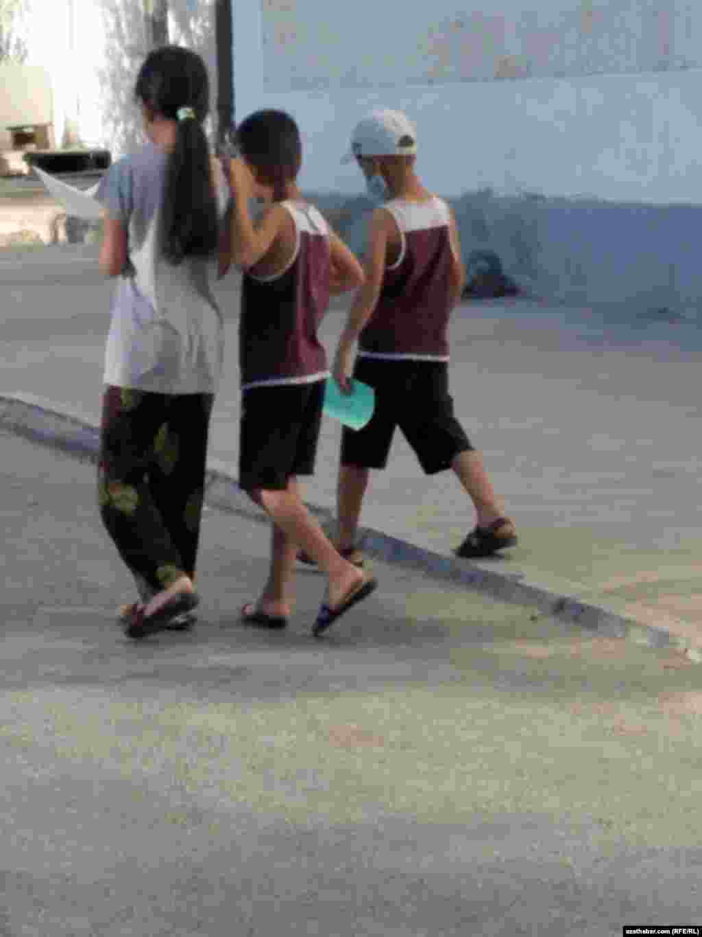 Gezelençdäki çagalar. Aşgabat&nbsp;