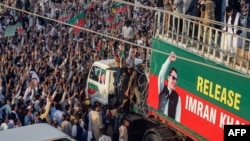 د عمران خان په پلوۍ په خیبرپښتونخوا کې د لاریونونو دوام