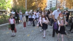 Prima zi de școală la liceul teoretic MI. Eminescu din Chișinău, 1 septembrie 2021.