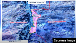Кыргыз-тажик чек арасын тактоо, УКМК төрагасы Камчыбек Ташиев Достук айылы Тажикстанга өткөнүн билдирген. 