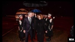 Скопје: Министерката за одбрана Шекеринска и генералниот секретар на НАТО Столтенберг. 