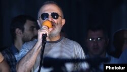 Armenia - Alek Yenikomshian, a leader of the Founding Parliament opposition movement, speaks at a rally in Yerevan, 26Jul2016.