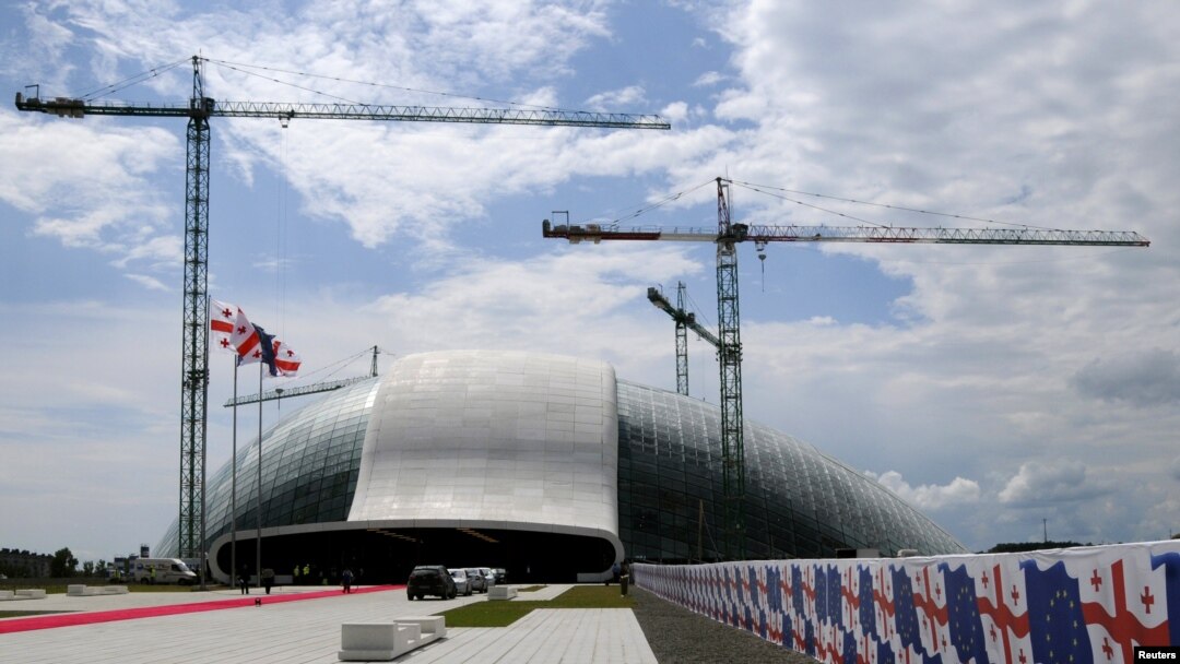 "Vечтатели" хотят хотя бы через год вернуть парламент из Кутаиси в Тбилиси