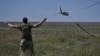 Украински военен тества американски разузнавателен дрон RQ-20 Puma в Донецка област, 13 юни 2024 г.