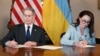 Ministrul american de finanțe, Scott Bessent, și prim-viceprim-ministra ucraineană, Iulia Sviridenko, semnând acordul privind mineralele, Washington, 30 aprilie 2025 