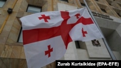 ქვეყნის მასშტაბით ადმინისტრაციულ შენობებზე სახელმწიფო დროშები დაეშვება