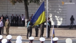 На Софіївській площі в Києві підняли Державний прапор