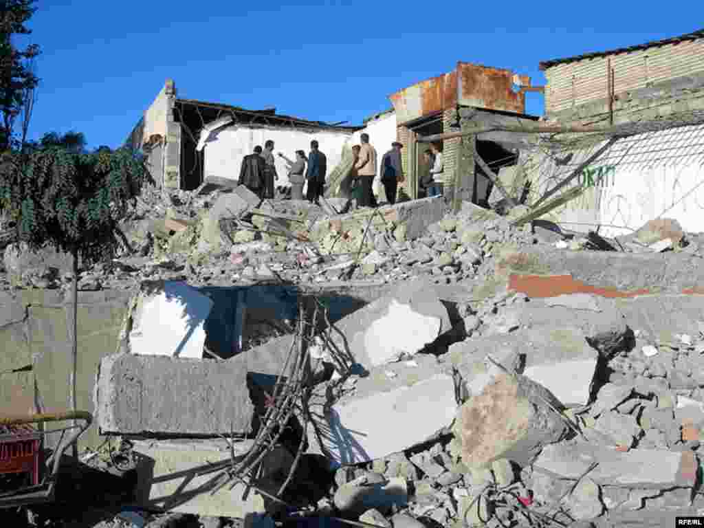 «57-ci bazar» adlanan ticarət mərkəzinin abadlıq işləri ilə əlaqədar söküləcəyi bildirilir