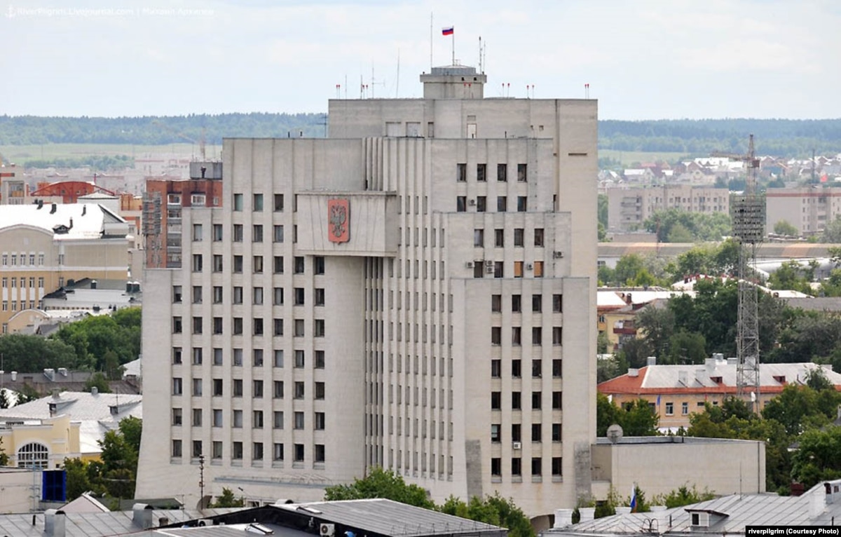 Правительство вологодской. Здание правительства Вологодской области. Дом правительства Вологда. Белый дом Вологда. Белый дом Вологда Герцена.