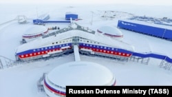 Baza militară a Rusiei de pe insula Țara Alexandrei din Oceanul Arctic.