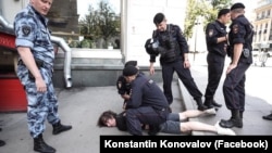 Konstantin Konovalov being detained in Moscow on July 27, 2019