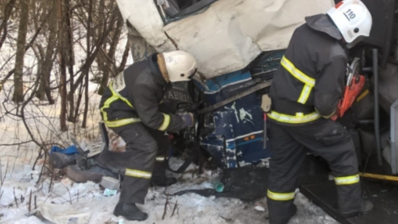 В дорожной аварии в Сибири погибли по меньшей мере 10 человек