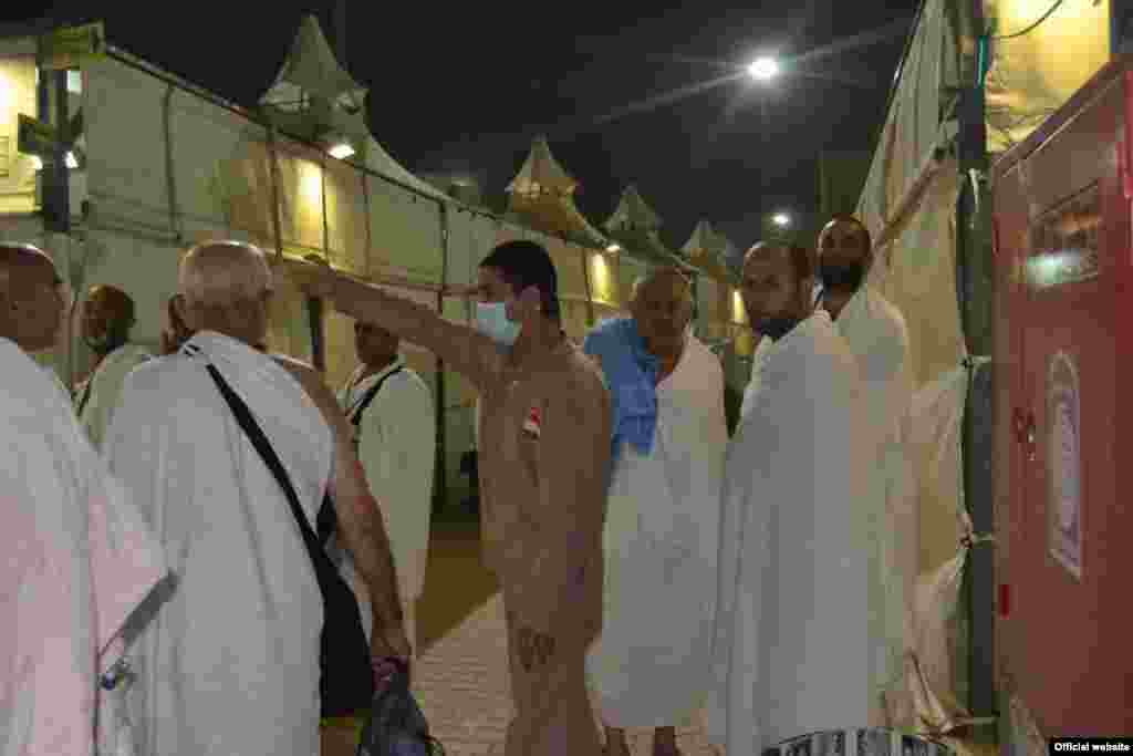 Saudi/Tajikistan -- Tajik piligrims im Mecca, 11Sep2016 
