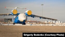 Шымкент түбінде құлаған Ан-72 ұшағының Украинадан Алматыға әкелінген кезі. 25 қараша 2012 жыл
