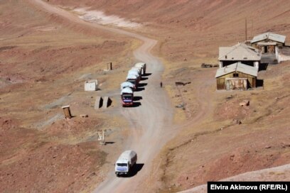 Маған жіберген порно фотоларды желіден қараңыз