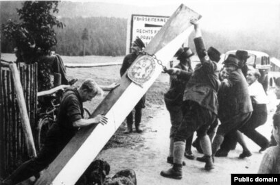 Барда стриптизші бар порно Атам кішкентай сиськимен секс жасағысы келеді видео