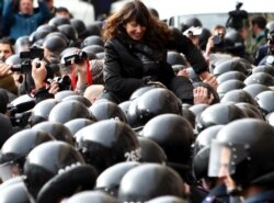 Популярна українська журналістка Тетяна Чорновол під час акції протесту опозиції проти режиму президента Віктора Януковича, 2 жовтня 2013 року