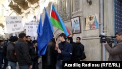 تجمع اعتراضی خارج از سفارت ایران در باکو