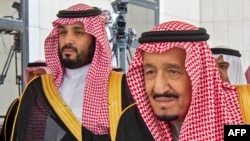 سلمان بن عبدالعزیز، پاشاه عربستان سعودی با فرزند و ولیعهدش محمد بن سلمان