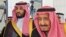 ملک سلمان، پادشاه عربستان سعودی (سمت راست) و ولیعهد او