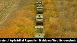 Pe videoul publicat de Ministerul Apărării de la antrenamentele militarilor Armatei Naționale se văd patru obuziere ATMOS 2000