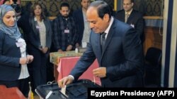 Presidenti Abdel Fattah al-Sisi duke votuar në zgjedhjet presidenciale 