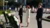Cei trei lideri ai puterii pro-europene, președinta Maia Sandu, premierul Dorin Recean și spicherul Igor Grosu, depunând flori la monumentul lui Ștefan cel Mare, de Ziua Independenței.
