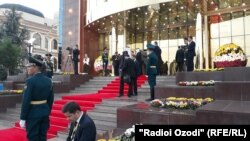 Встреча гостей в аэропорту города Душанбе