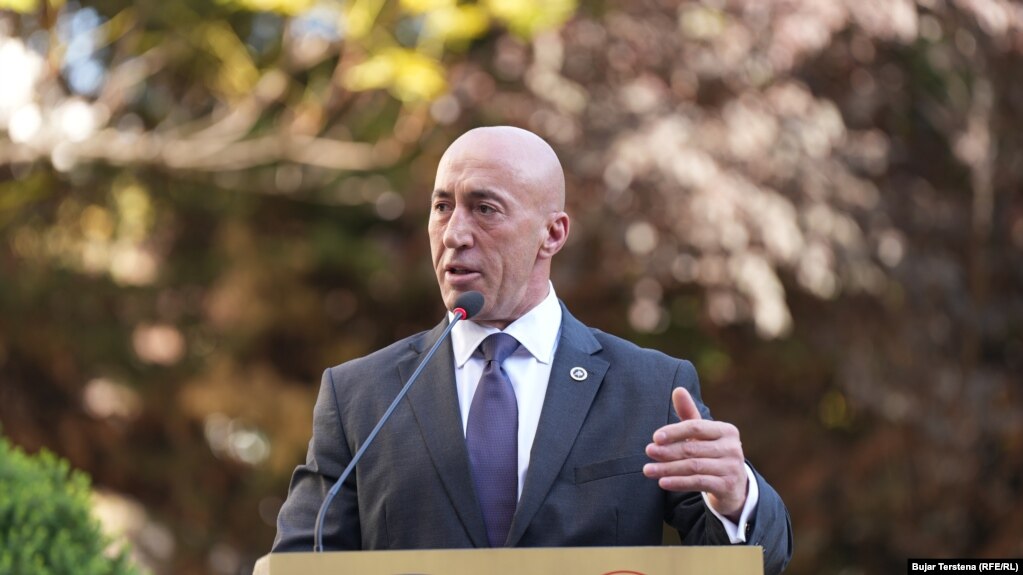 Kreu i AAK-së, Ramush Haradinaj, gjatë adresimit për media pas takimit me presidenten e Kosovës, Vjosa Osmani.