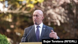 Kreu i AAK-së, Ramush Haradinaj, gjatë adresimit për media pas takimit me presidenten e Kosovës, Vjosa Osmani.