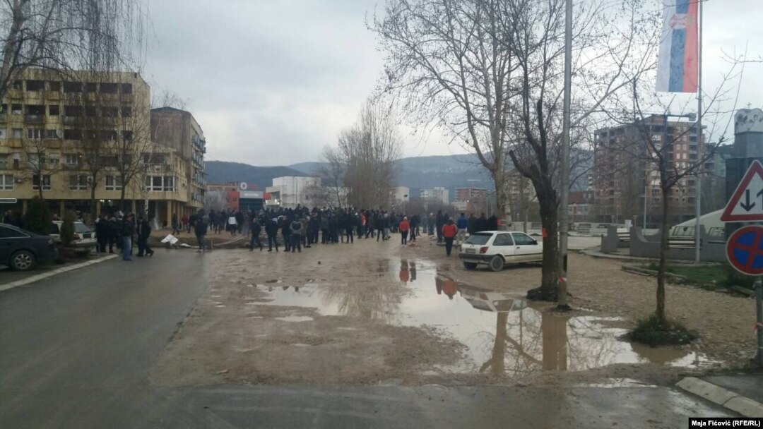 Okupljanje grašana u Severnoj Mitrovici