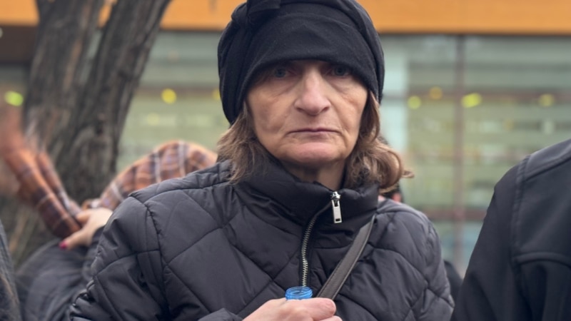 მოკლული მასწავლებელი, ბრალდებული მოსწავლეები და გამოძიება, რომელსაც ოჯახი არ ენდობა