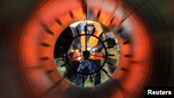 Ilustrativna fotografija, radnik zavaruje cevi na gasovodu Turski tok u mestu Letnica u Bugarskoj, 1. jun 2020.