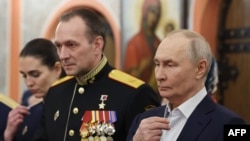 Ruski predsednik Vladimir Putin tek nekoliko puta je javno nastupio od Nove godine i nije dao nijednu javnu izjavu o previranjima u Iranu i Venecueli. Na fotografiji Putin na Božić u crkvi u Moskvi, 7. januar 2026.