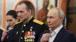 Președintele rus Vladimir Putin (dreapta) a avut puține apariții publice de la Anul Nou și nu a făcut nicio declarație publică cu privire la tulburările din Iran sau Venezuela. 