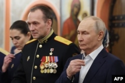Володимир Путін на різдвяному богослужінні разом з російськими військовими. Московська область, 7 січня 2026 року