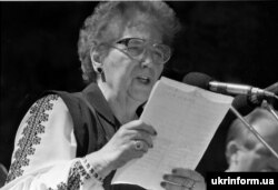 Ярослава Стецько любила носити вишиванку
