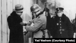 Полска - Варшавско гето, фотографијата е снимена во периодот меѓу 11/11/1941 и 16/04/1942.