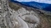 Республика Алтай. Федеральная автомобильная дорога Р256 "Чуйский тракт" на горном перевале Чике-Таман