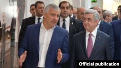 Armenia - President Serzh Sarkisian (R) and Russian-Armenian businessman Samvel Karapetian inaugurate a new shopping mall in Yerevan, 13Nov2017.