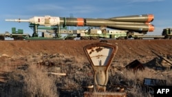 Транспортировка ракеты-носителя к арендуемому Россией космодрому Байконур в Кызылординской области.
