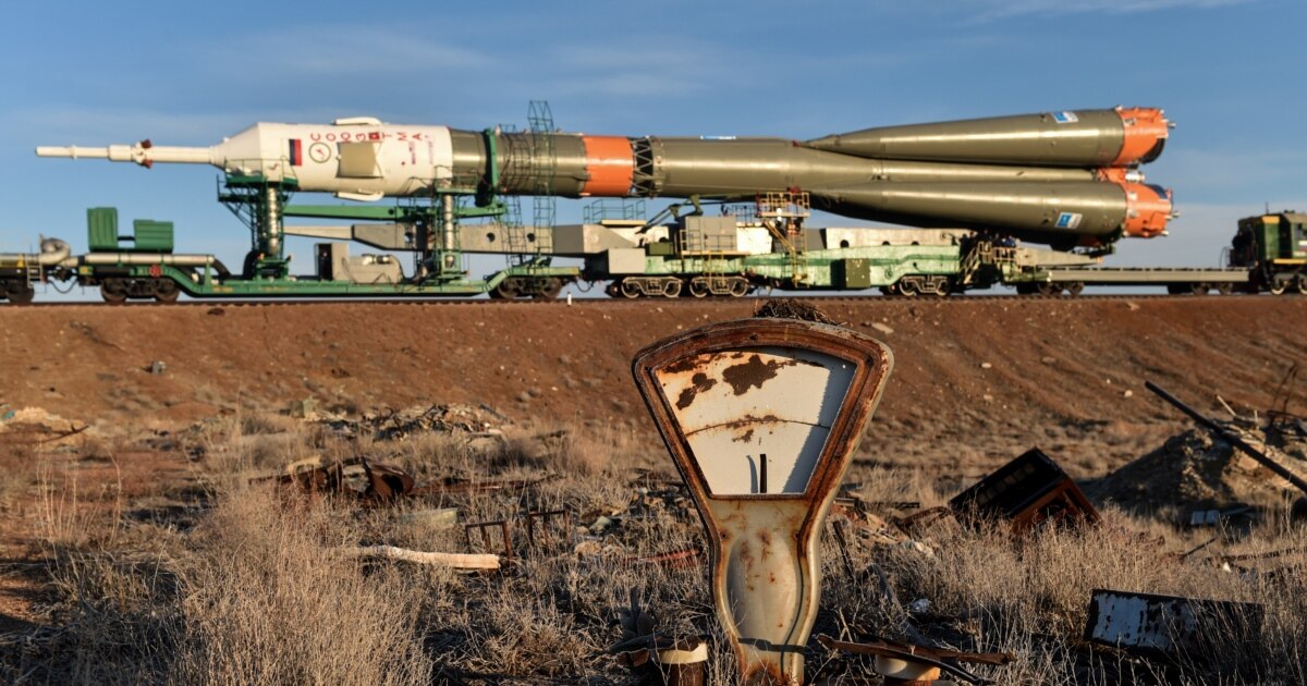 Орыс қызыл телпек порно видео