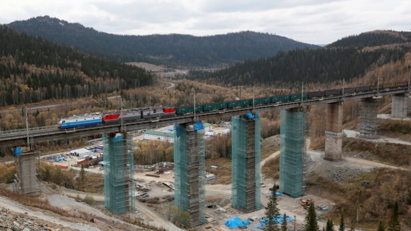 В Амурской области России обрушился автомобильный мост над Транссибом