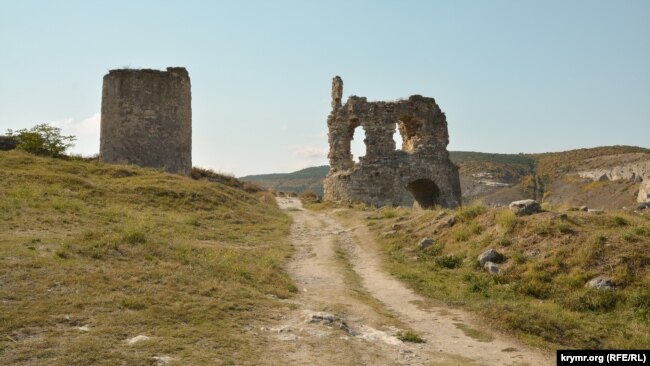 На руинах Византии: древняя крепость Каламита (фотогалерея)