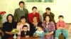 Семейная фотография президента Нурсултана Назарбаева (в центре в первом ряду), 1992 год.