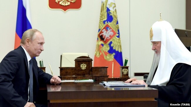 Президент России Владимир Путин принимает патриарха Московского и всея Руси Кирилла в Ново-Огареве, ноябрь 2020 года