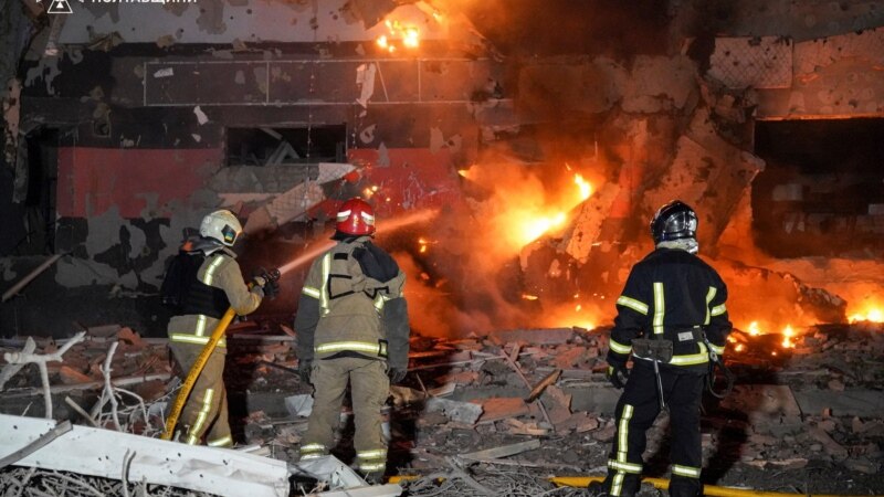 Ukraina e përjeton “një tjetër natë terrori” pasi Rusia e sulmon me 426 dronë e raketa